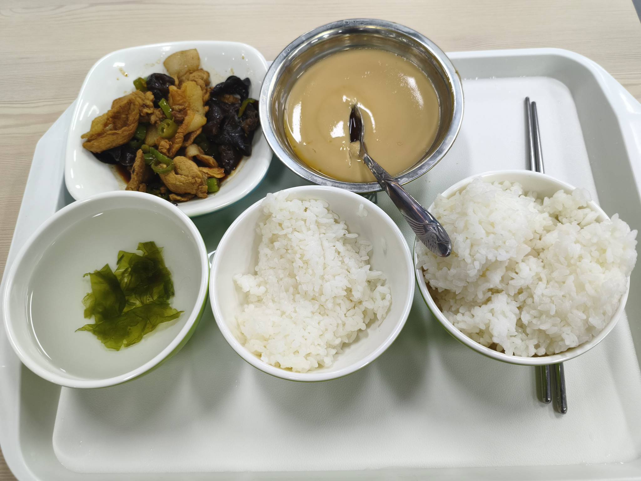 吃饭，进厂第六天，md端午节三倍工资，我新来的不给我排班，含泪放假

33 / 作者:微笑的12he / 
