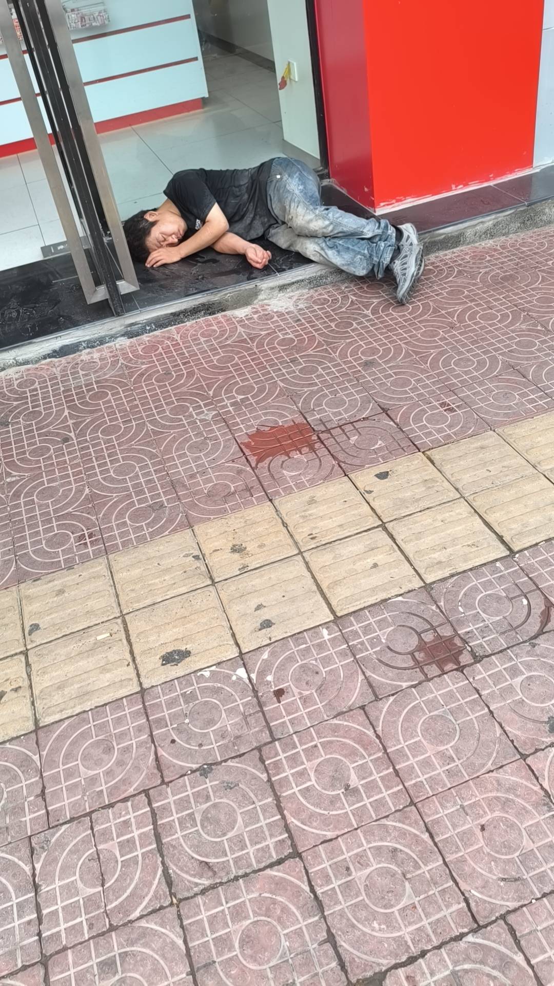 那个老哥白天在马驹桥倒下了？来找我我安排

60 / 作者:老哥外卖 / 