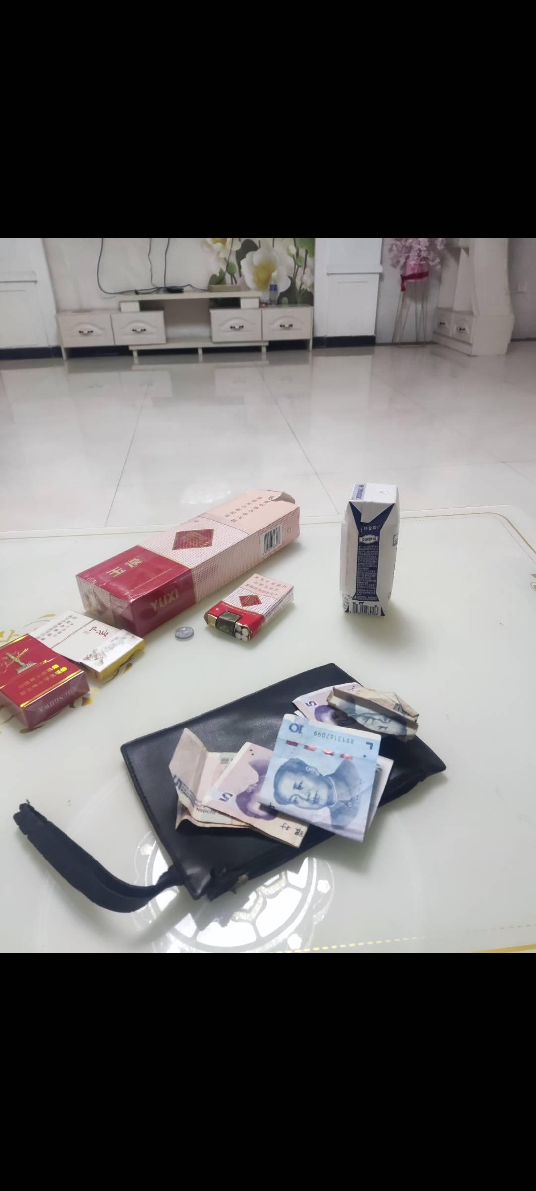 难受炸了，眼看今晚世界杯要开赛了，翻箱倒柜半天就在我妈钱包里找到几百块现金，直接87 / 作者:麻将糊了333 / 