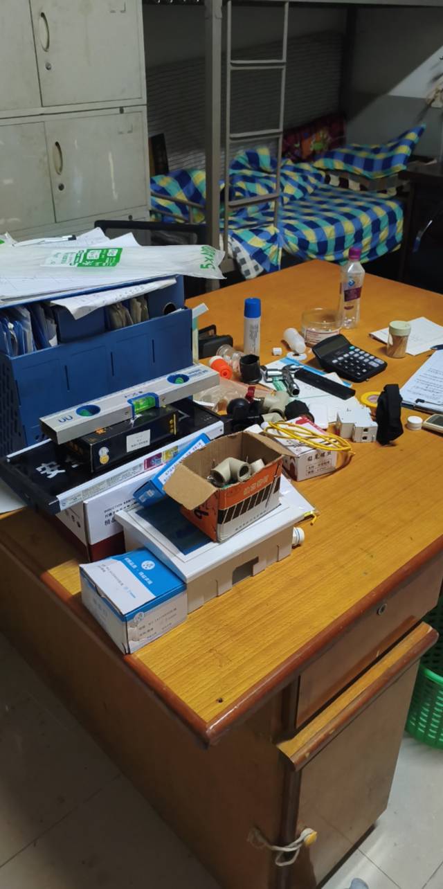 今晚值班，空调随便开，把门关上单间无人打扰，有事会给我打电话，但有事概率1％，等1 / 作者:晶莹剔透111 / 