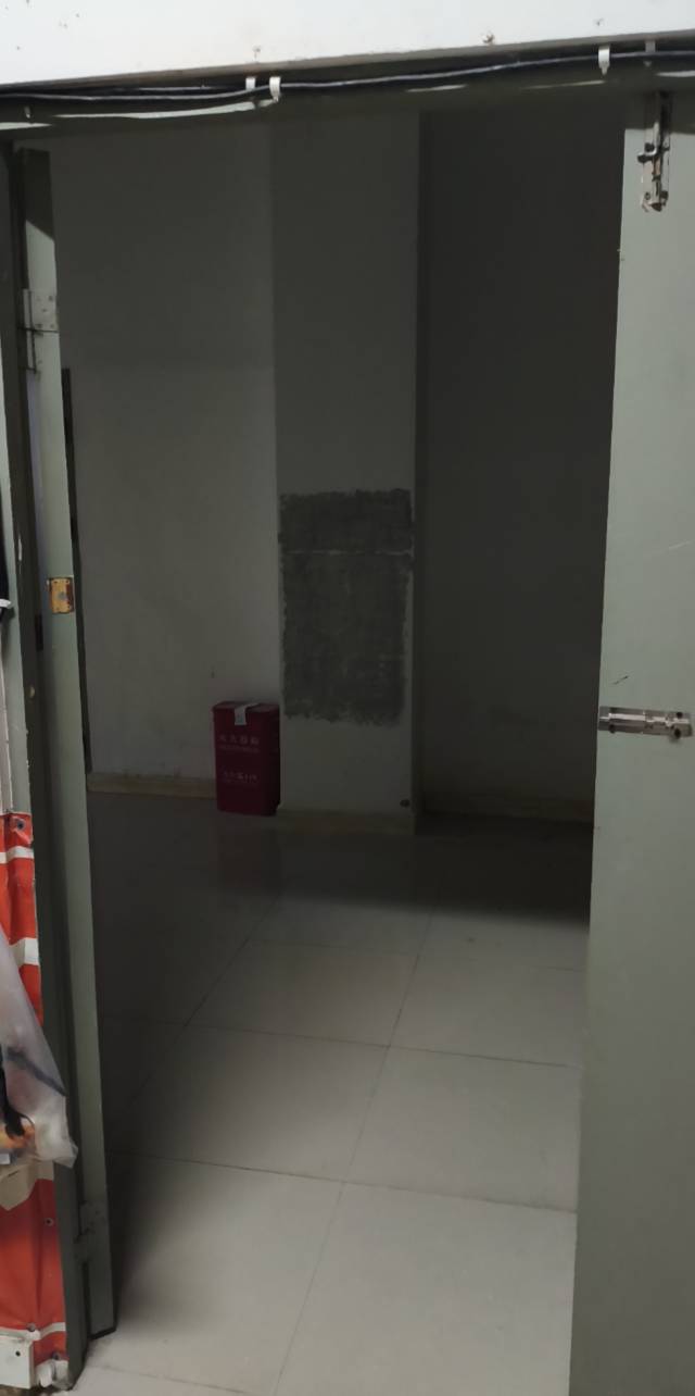 今晚值班，空调随便开，把门关上单间无人打扰，有事会给我打电话，但有事概率1％，等2 / 作者:晶莹剔透111 / 