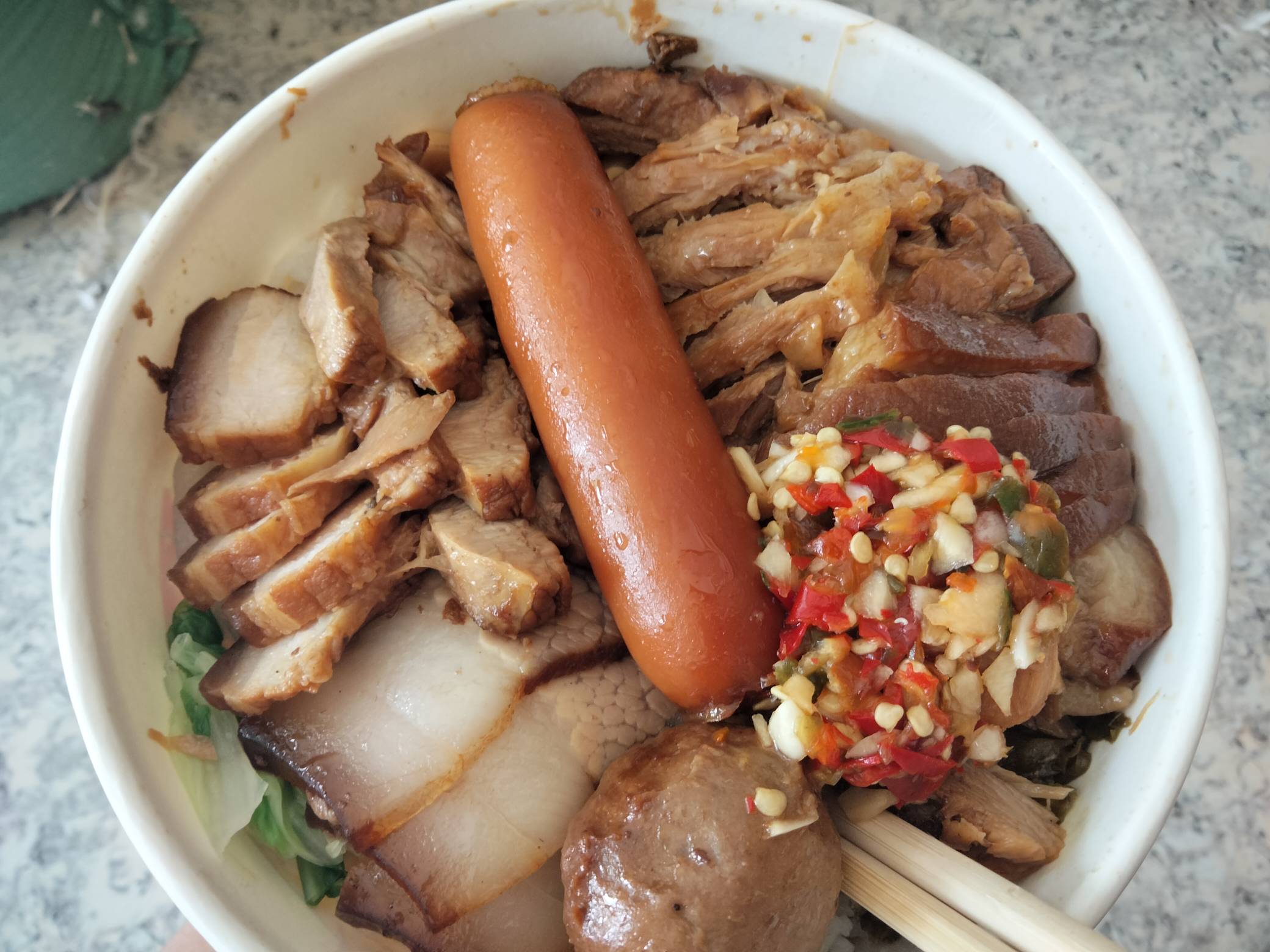 老哥们吃饭了，骑手开的摩托车送外卖

78 / 作者:机会哈哈 / 