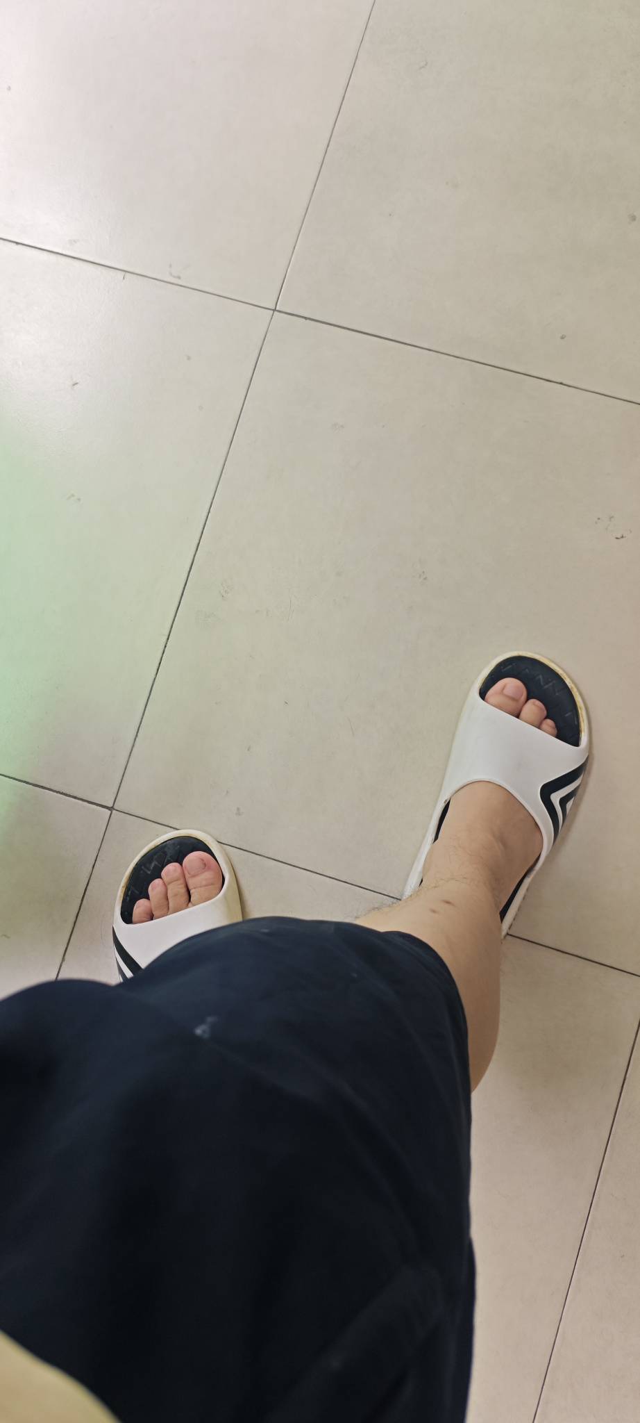 广东标配，拖孩短裤

2 / 作者:卡农豆包 / 
