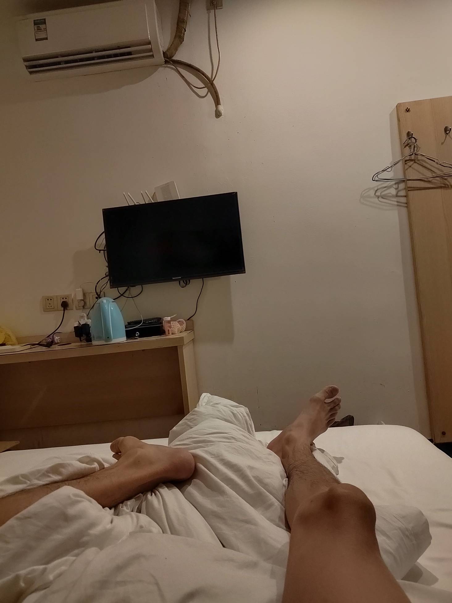 我住的这挂壁房30块，我都怕老板亏本了不让我住了。主要是我24小时都呆在房间里开空调39 / 作者:今年要发财 / 
