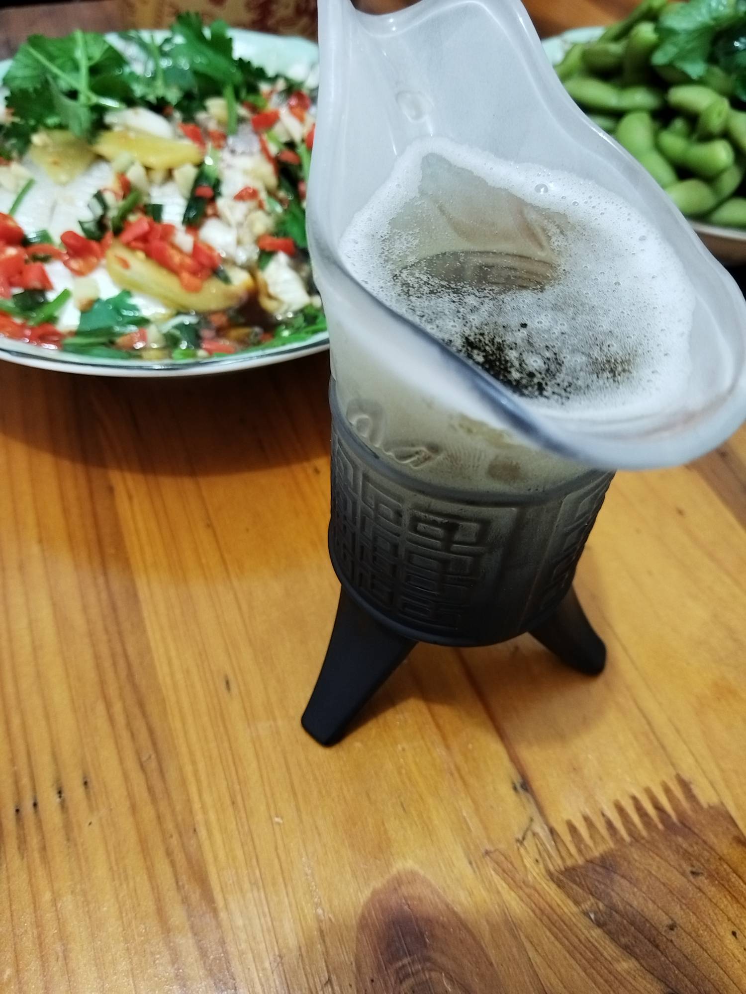 老哥们问个事你们一天赚多少消费多少啊，我一天平均消费70/80 房租水电零食饮料衣服日8 / 作者:虚幻的世界 / 