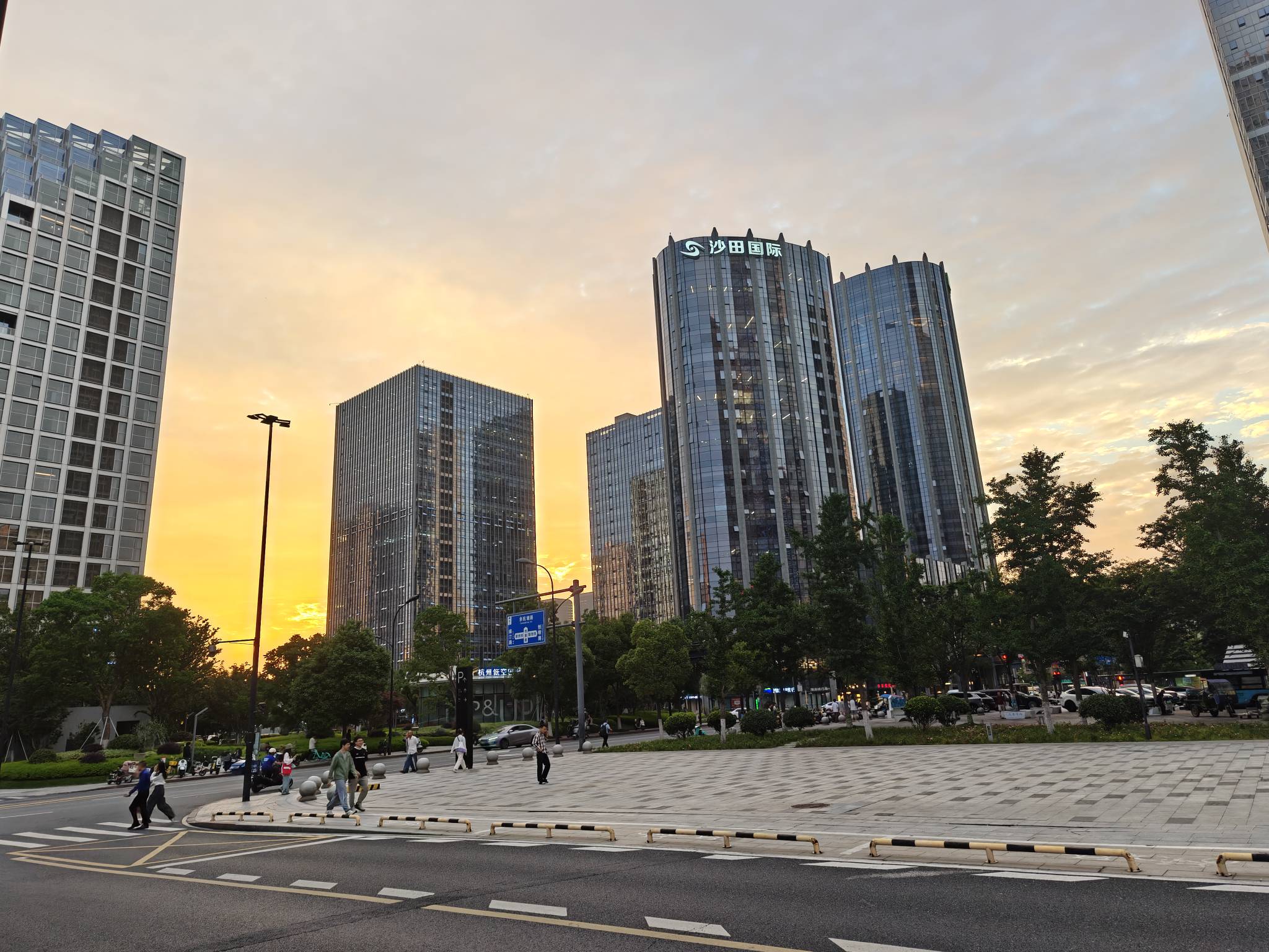 上个帖子加的人太多了，我会慢慢回复的，别着急

70 / 作者:记得了 / 