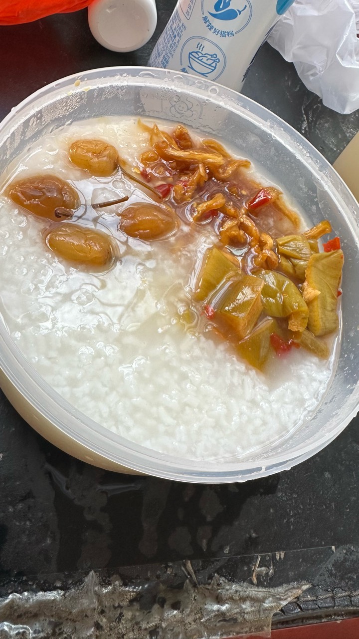 猪脚饭都不换，这么热的天，你们吃得下饭？

69 / 作者:不知明的靓仔 / 