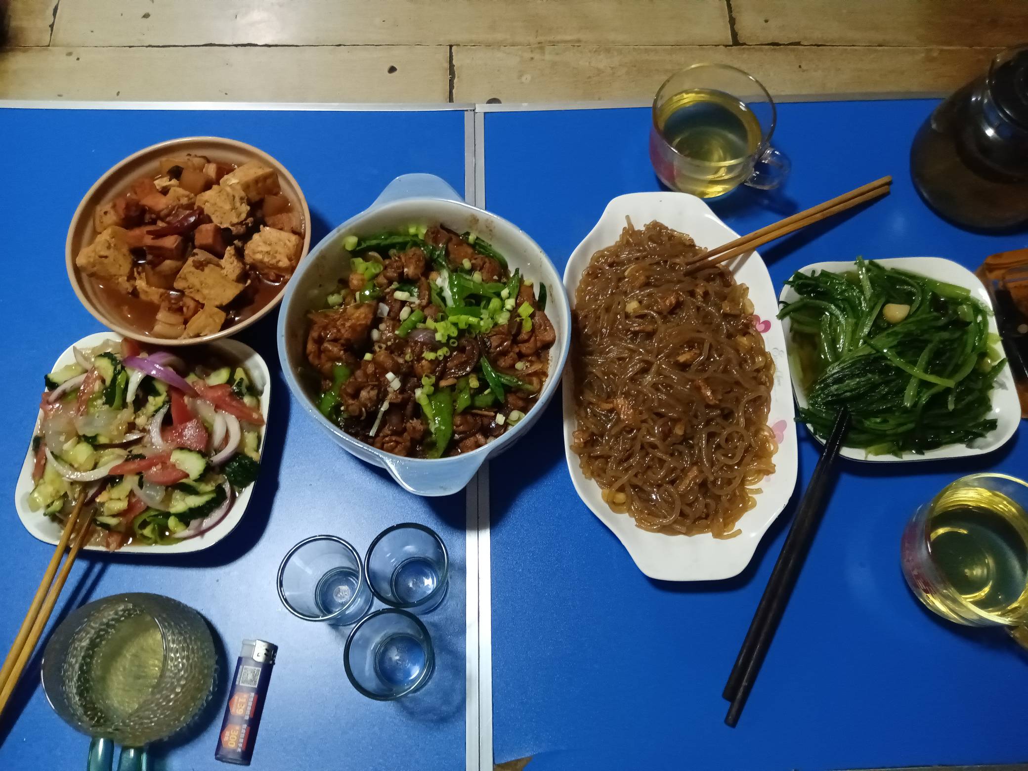 今天朋友请客，刚好晚饭没着落，今朝有酒今朝醉啊，明天再说，吃香喝辣

73 / 作者:口味王 / 