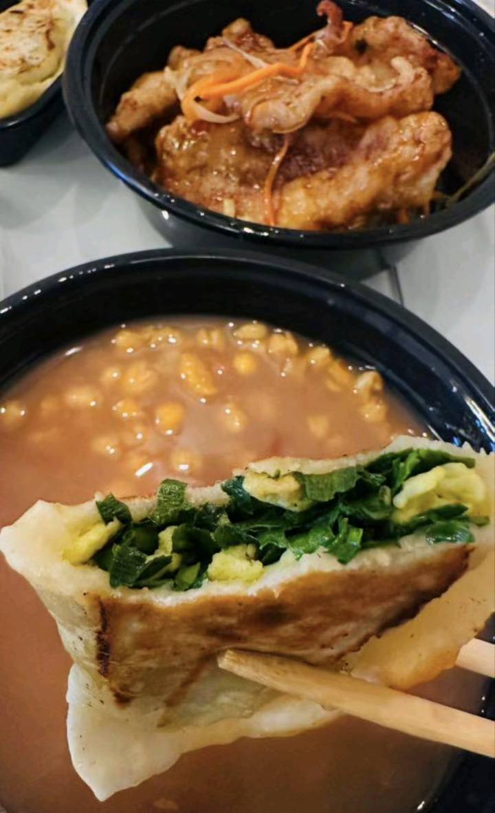 两个韭菜盒子，一份大碴粥，一份锅包肉吃的走不动道了

83 / 作者:ㅤㅤ浪子♡ / 