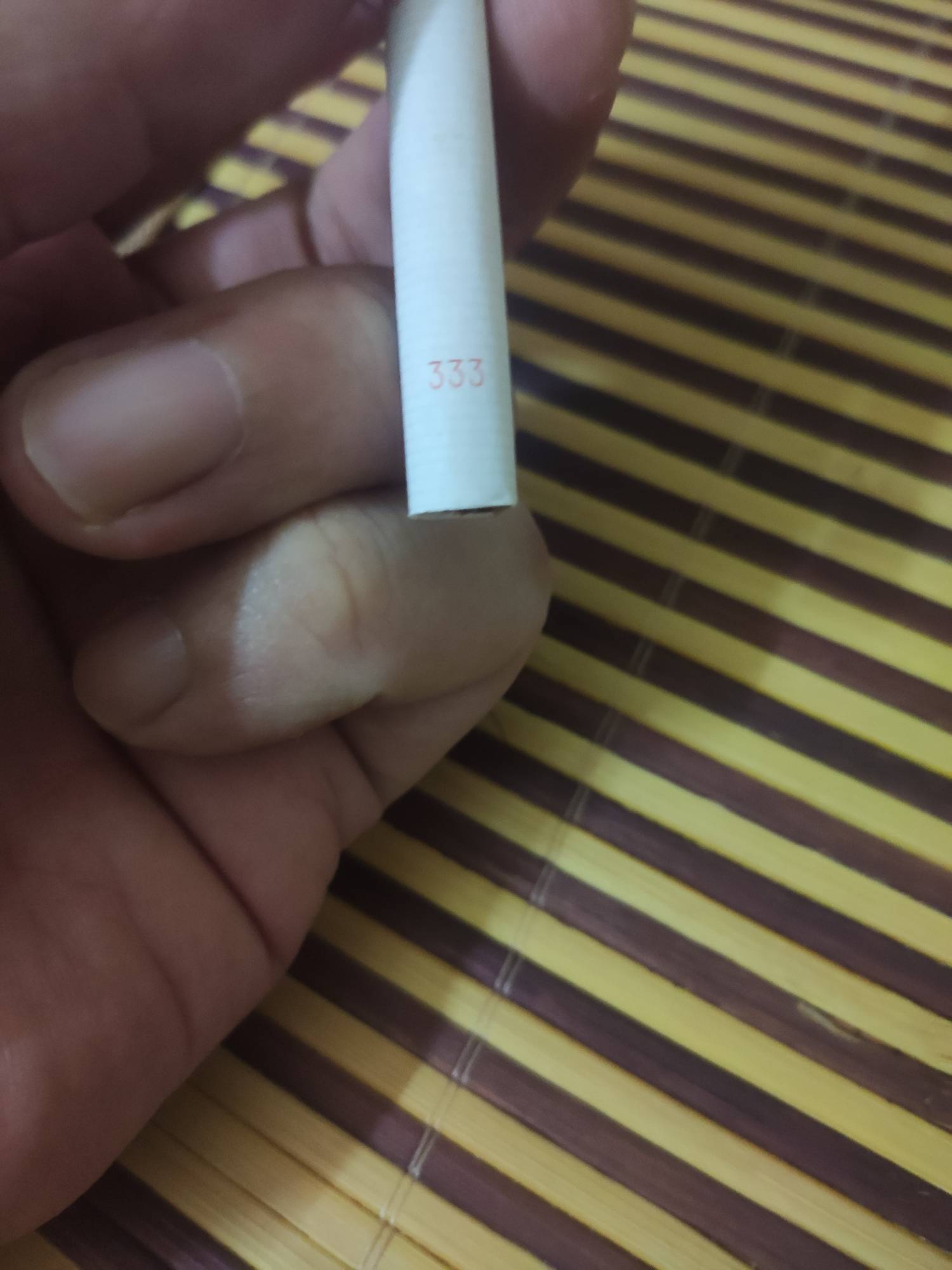 现在烟价涨的好离谱，这玩意儿我记得以前18，现在22

32 / 作者:云边有个挂壁仔 / 