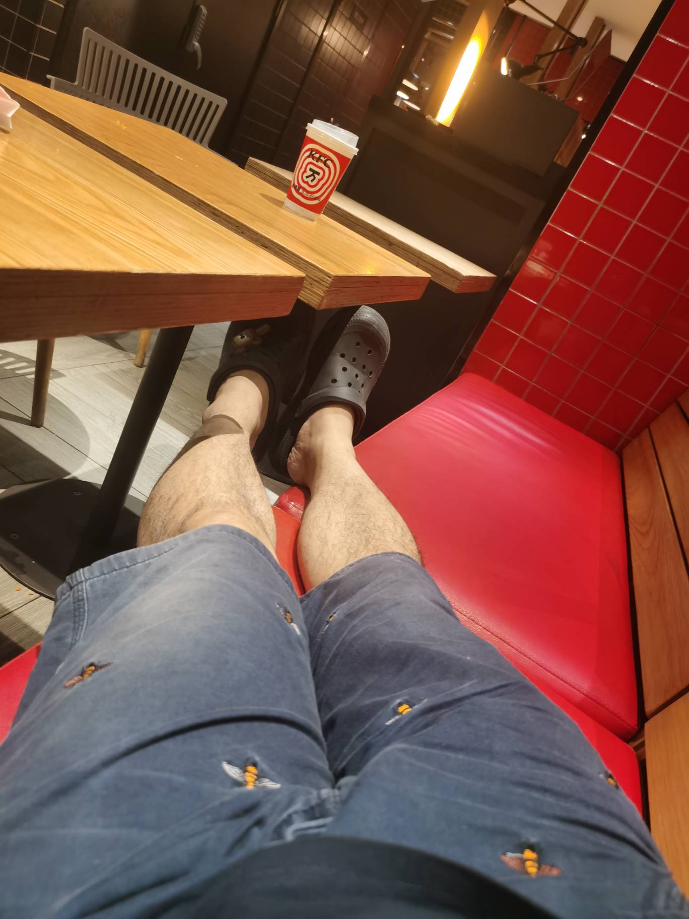 挂壁确实真的难受啊 .惯成瘾了 27岁，一无所有，天天流浪 一辈子就这样了哎 无厘头了12 / 作者:可不可以再爱你 / 