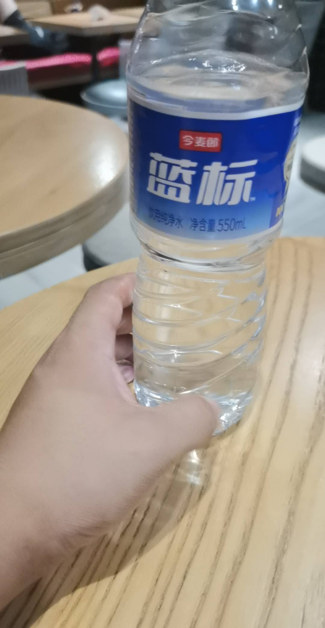 昨晚挂壁一晚肯德基，今天又是一天 门都没出过 我就是彻头彻尾的挂壁人 27了 注定一辈8 / 作者:可不可以再爱你 / 