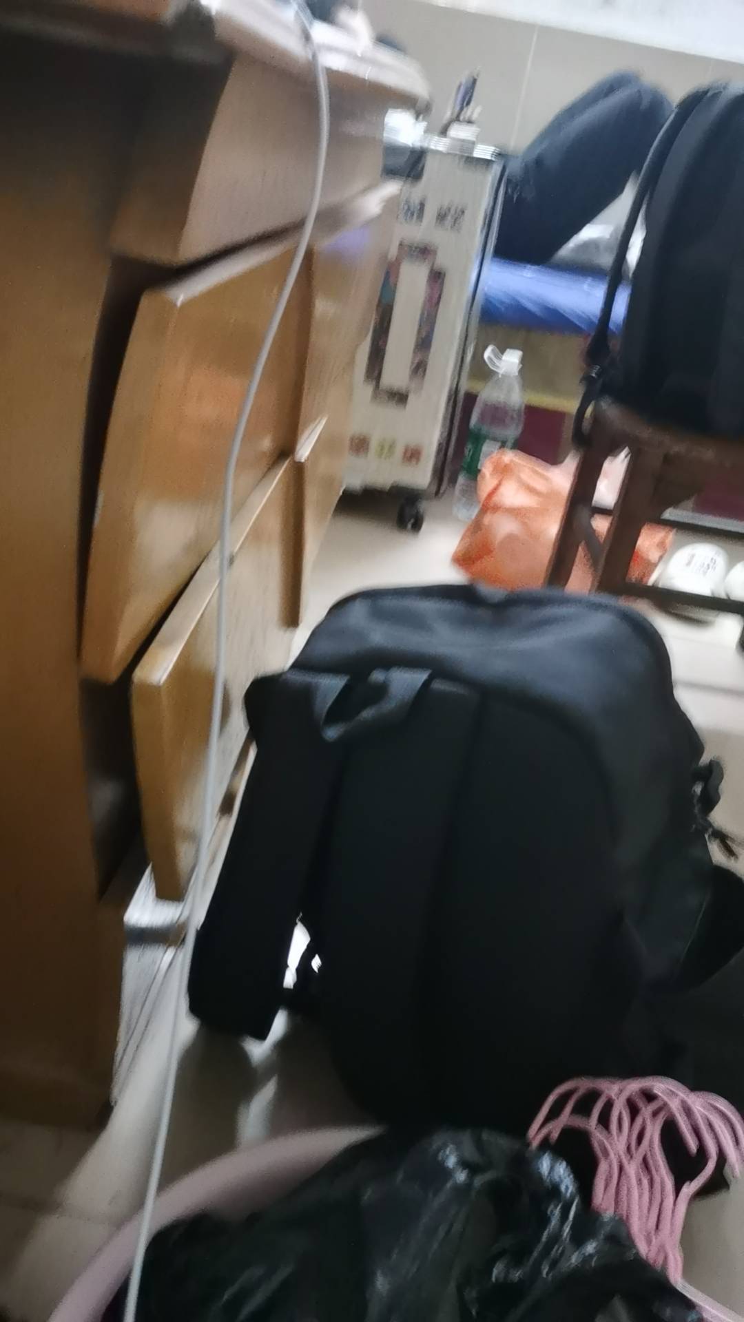 找挂壁老哥合租日租房不知道能不能一起干日结怕是一起挂壁了

87 / 作者:梦想当村长 / 