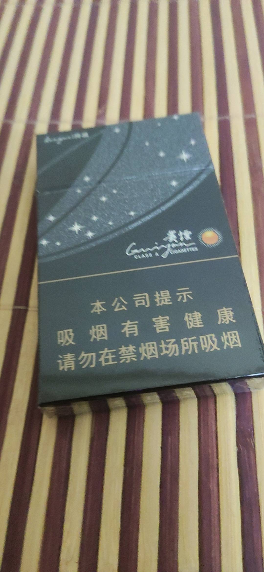 发发倒了再度归于平静，前几天抽的烟跟现在抽的烟



53 / 作者:云边有个挂壁仔 / 