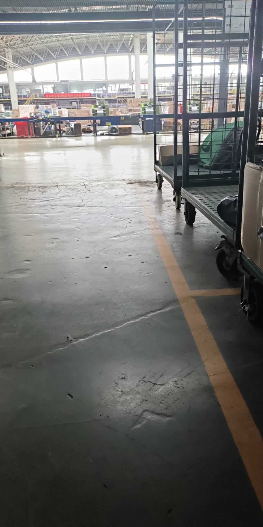 老哥们，好无聊啊，还有1个小时吃饭了

24 / 作者:大哥让我先跑 / 