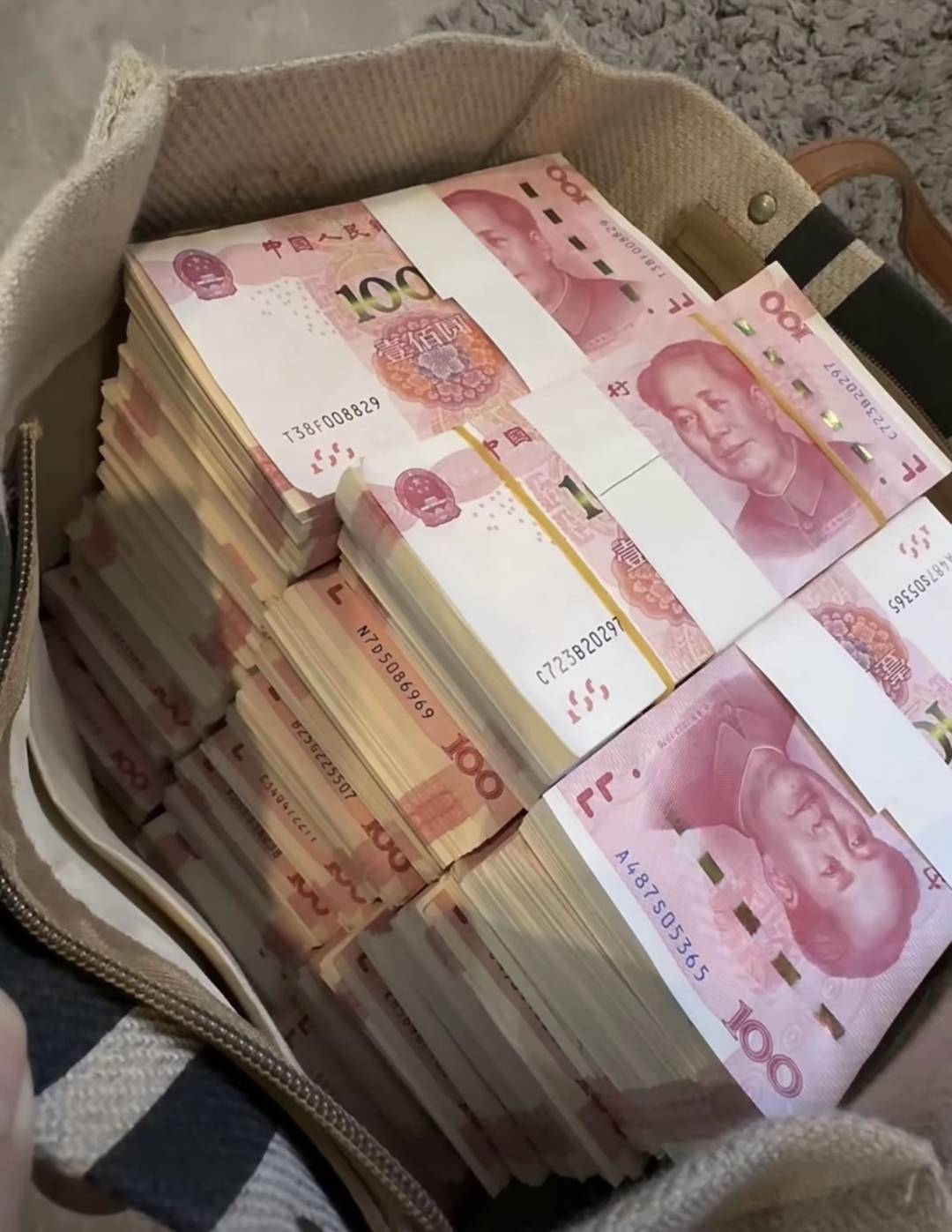 在卡农找个↑门女婿，要身体强壮的，给你88万彩礼



54 / 作者:先天挂逼圣体 / 