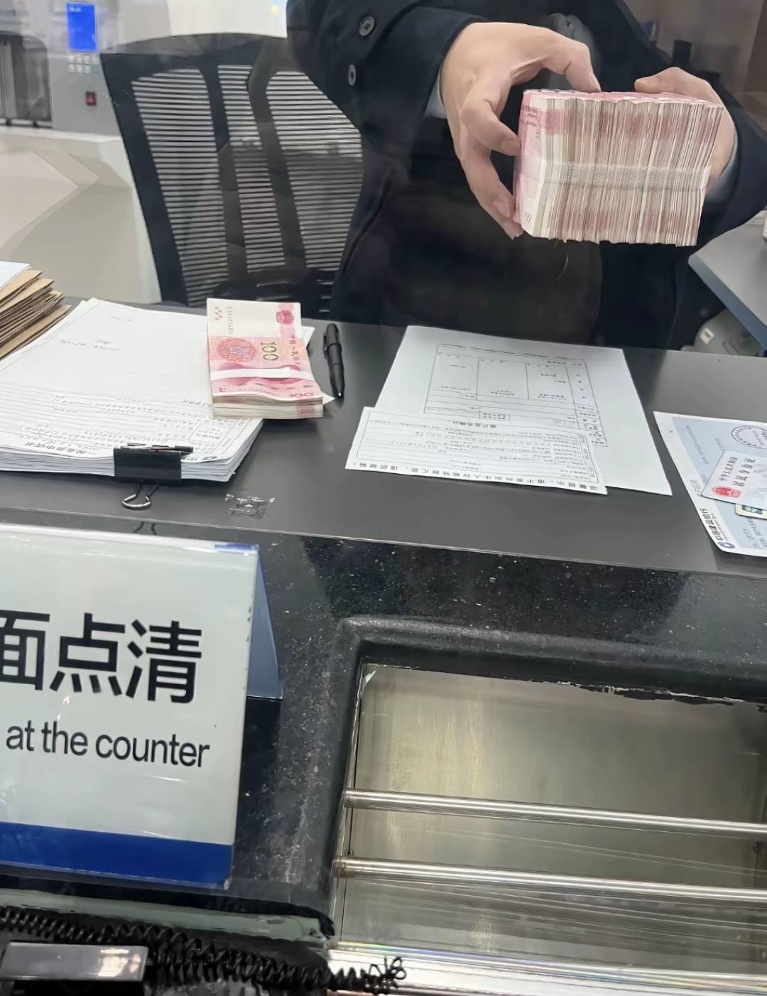 在卡农找个↑门女婿，要身体强壮的，给你88万彩礼



27 / 作者:先天挂逼圣体 / 