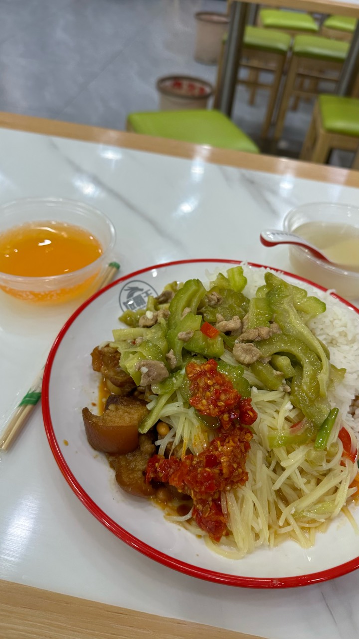 时间过得真快，眨眼又吃饭了

71 / 作者:不知明的靓仔 / 