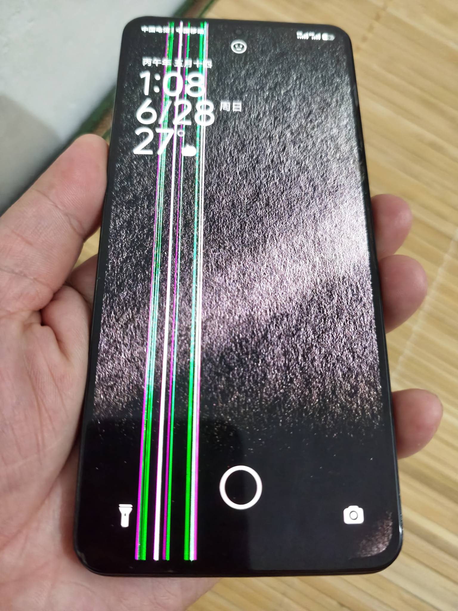 老哥们 这手机我350出亏了没 红米k50至尊版12+512  屏幕有爆屏和绿线 




55 / 作者:卡农小登 / 