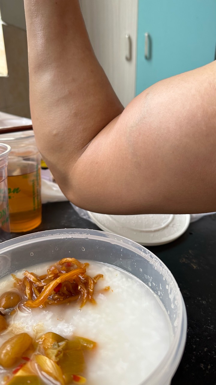 今天加钟练到现在吃早餐，肌肉绷紧的感觉充实

74 / 作者:不知明的靓仔 / 