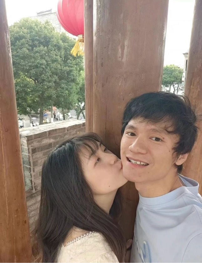 老哥们，我今天很幸福

32 / 作者:哈哈哈笑死我了 / 