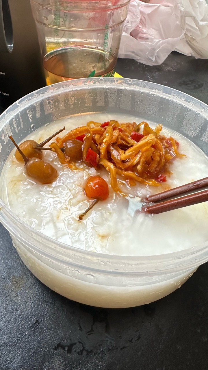每天一顿饭还是瘦不下，今晚把饭也戒了

40 / 作者:不知明的靓仔 / 