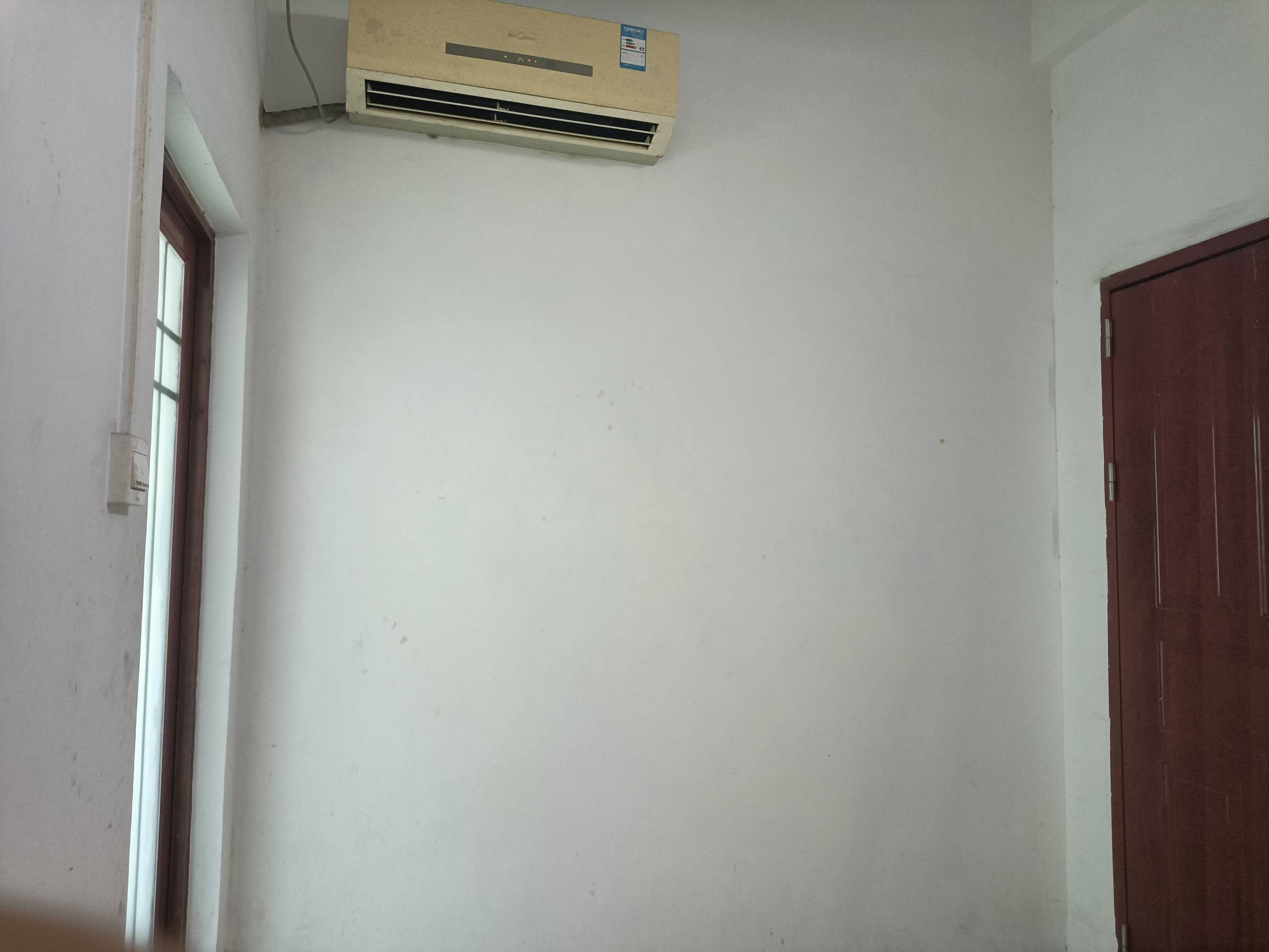 这就是我新入住的挂壁房,260一个月,还行吧?



89 / 作者:哦哇啊 / 