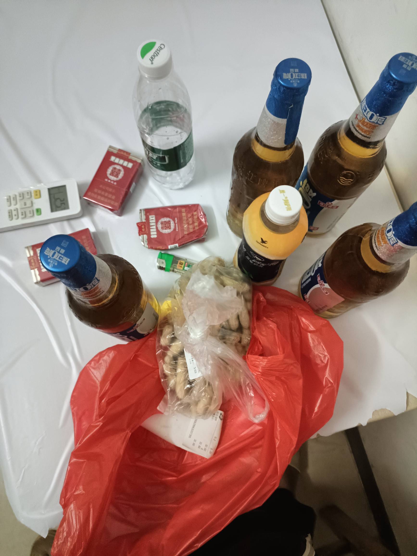 今天新租了一家挂壁房高低要庆祝一下,虽然今天麻花接单反申请66,手机率破屏，我相信,95 / 作者:哦哇啊 / 