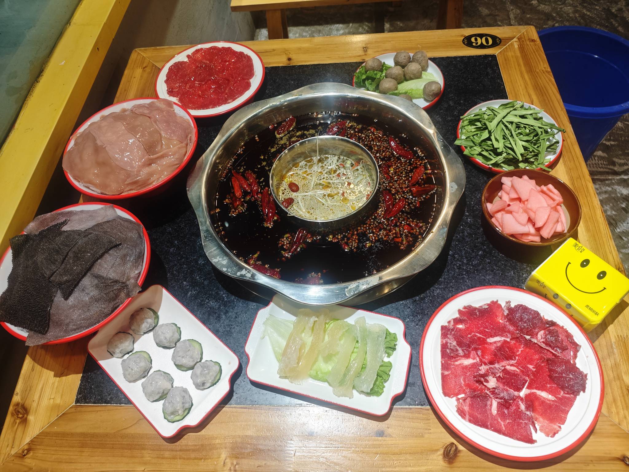 回重庆第一顿火锅，北方的饮食太随便了，一点都不.惯，明天休息一天又要去合肥吃面食9 / 作者:曾经遗忘的角落 / 