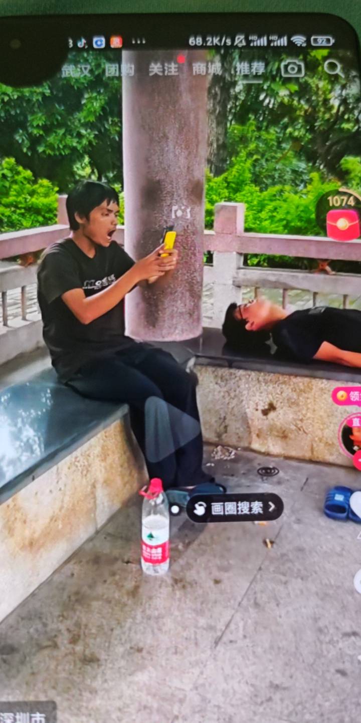 这是卡农那个老哥，张嘴眨眼睛

69 / 作者:露西亚的鱼 / 