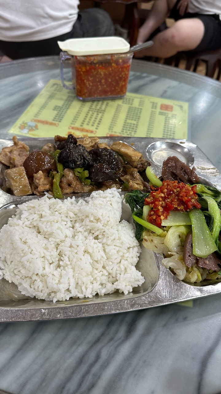 戒饭失败，吃饭了老哥

44 / 作者:不知明的靓仔 / 
