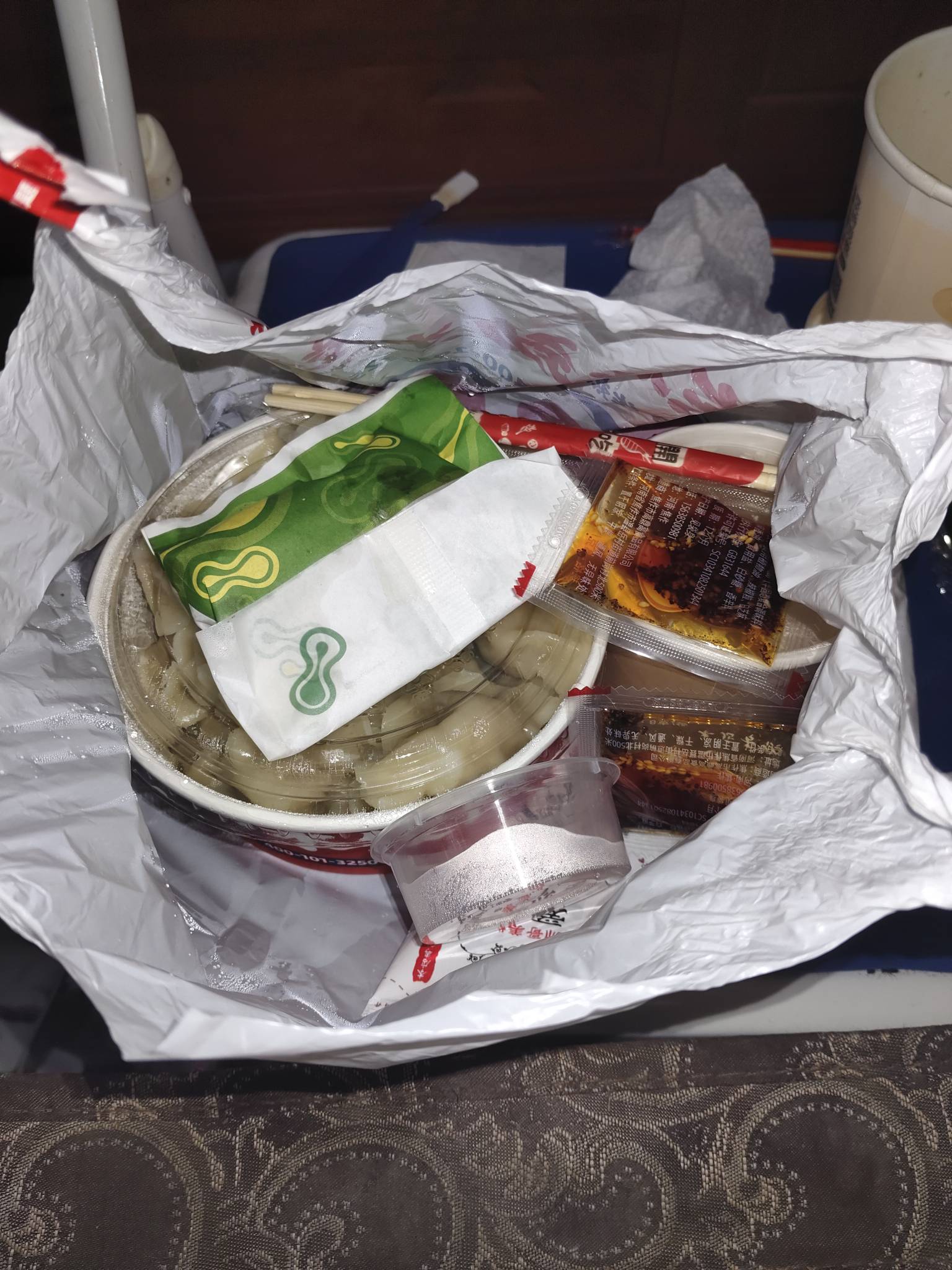 老哥们吃夜宵了吗？26个牛肉饺子香肠醋包辣椒油，猜猜多少米。



73 / 作者:绝望的你我 / 