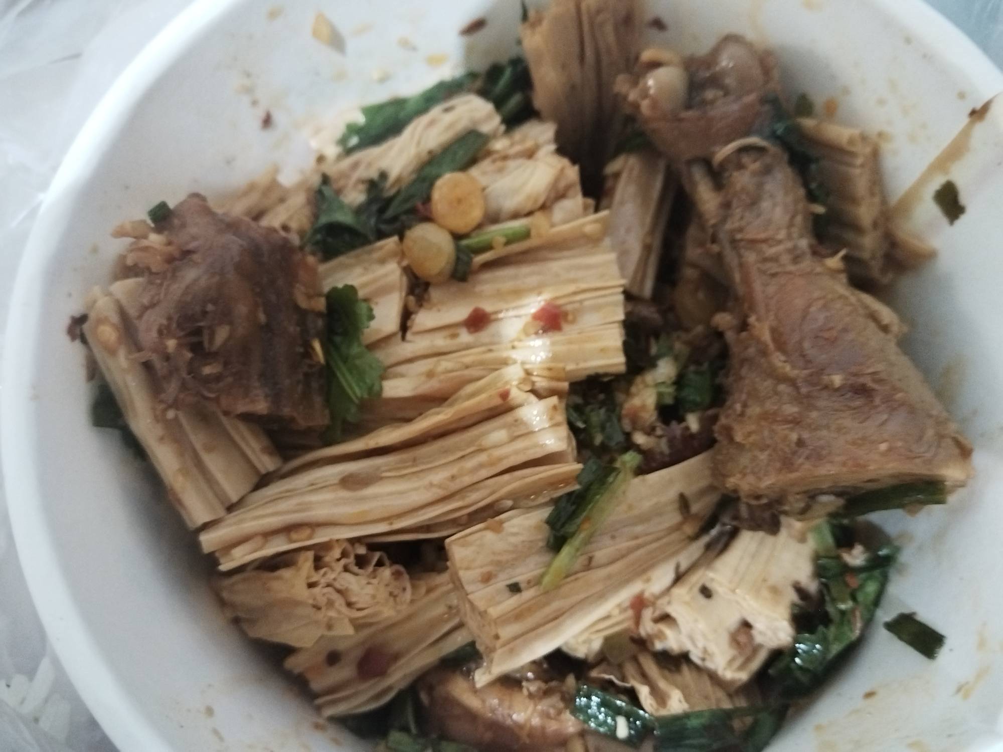 今天过年吃上发馊的腐竹了，上个月还在请身边的朋友星级酒店喝海之蓝,有时候觉得自己47 / 作者:虚幻的世界 / 