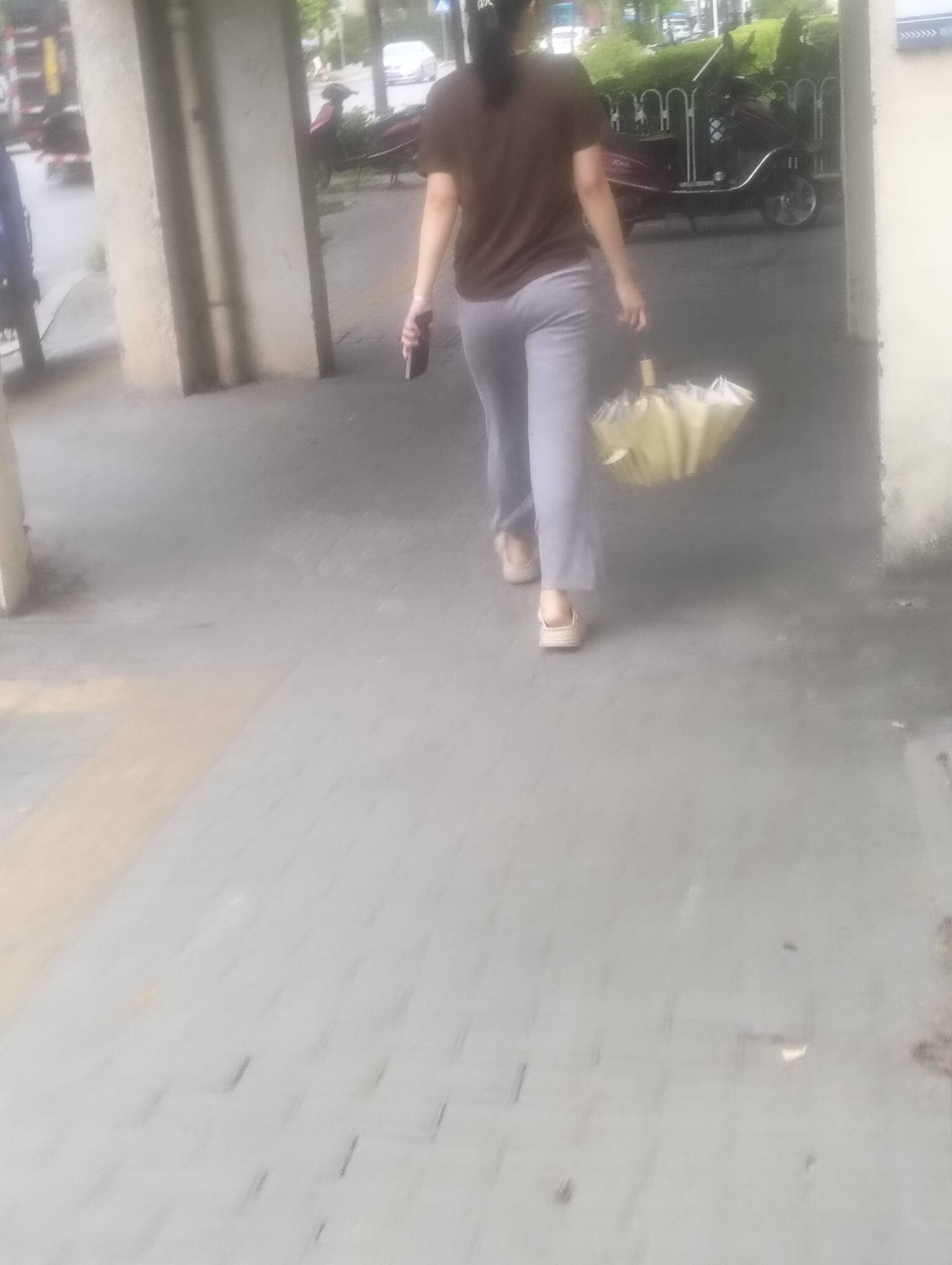 老哥们，碰到同城的爱播了，想上去搭个讪，兜里又没钱，太难了

22 / 作者:尛•牛•蛮 / 