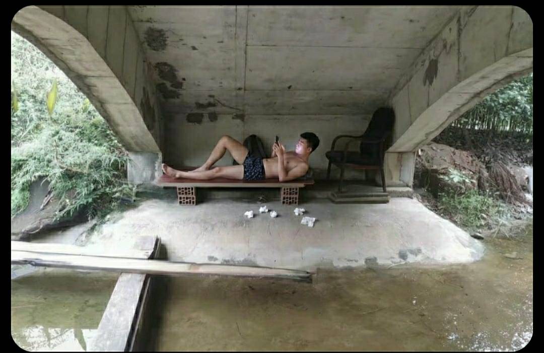 天又要黑了，这兄弟一毛没挣到

93 / 作者:卡卡西农 / 