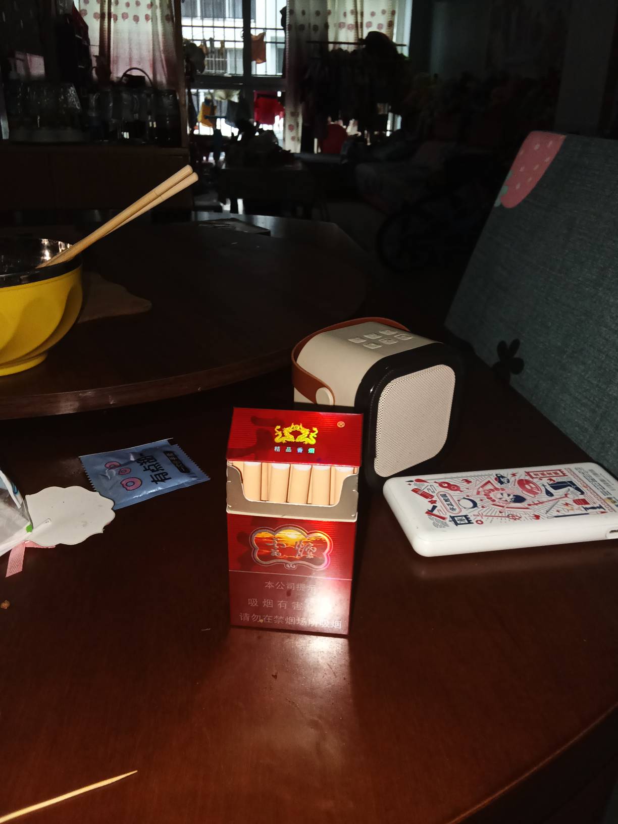 老哥们，有我挂的舒服么，这冰箱买的太合适了，伸手就能拿到喝的，一包紫云今天看看哪72 / 作者:他他他，野汉子 / 