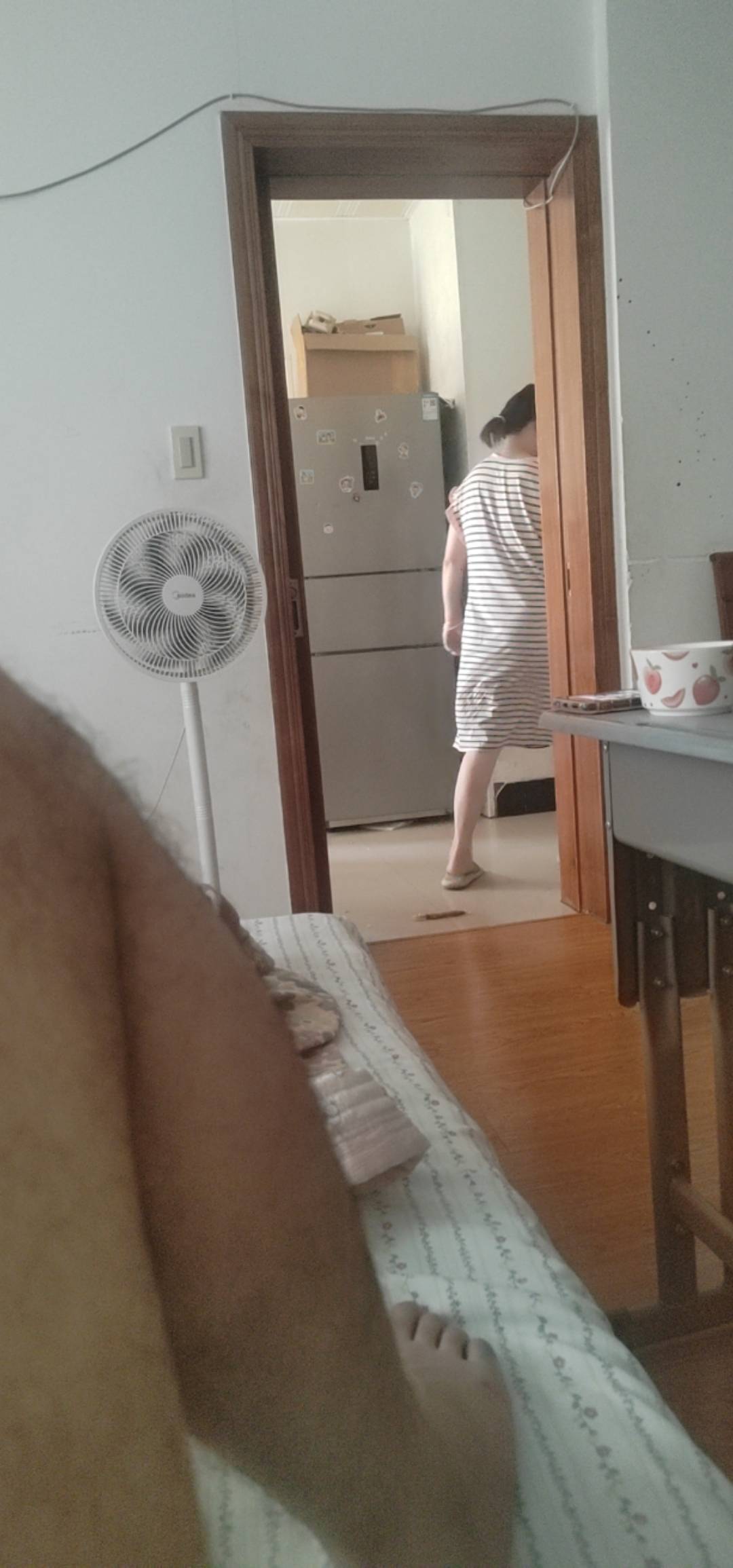 老哥们，有我挂的舒服么，这冰箱买的太合适了，伸手就能拿到喝的，一包紫云今天看看哪46 / 作者:我爱小小孟 / 