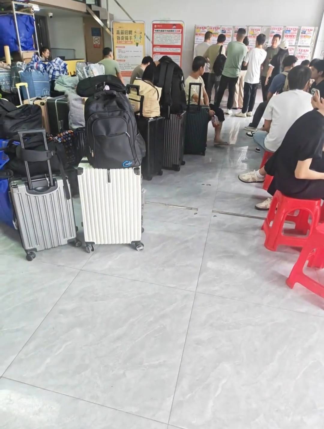找黑中介进厂了

2 / 作者:YY仔都没母 / 