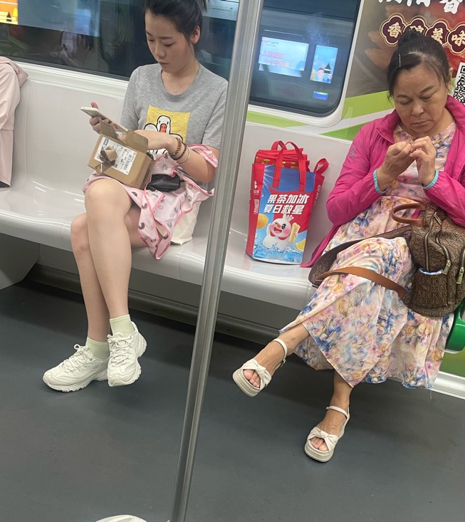 买了台新机子，有什么毛？再去办个新卡

18 / 作者:卡农韩立 / 