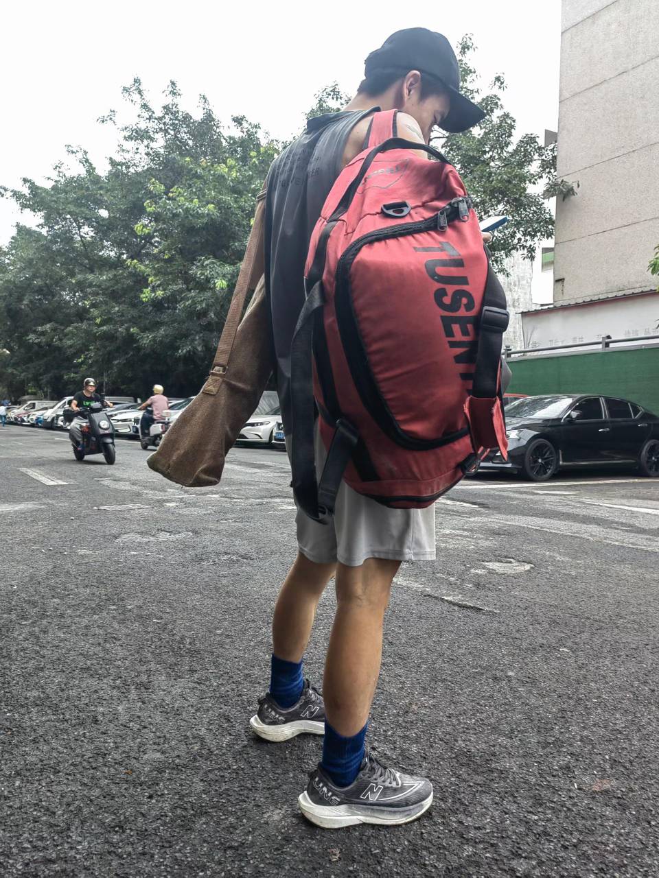 饿醒了，出门翻宝箱，又是没毛的一天

4 / 作者:尛•牛•蛮 / 