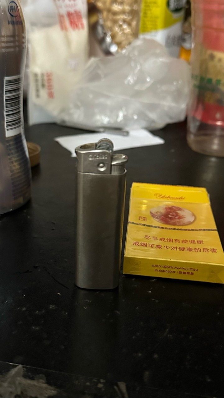 这个打火机比草蜢好用太多了。 后悔没早点买来试试。

11 / 作者:不知明的靓仔 / 