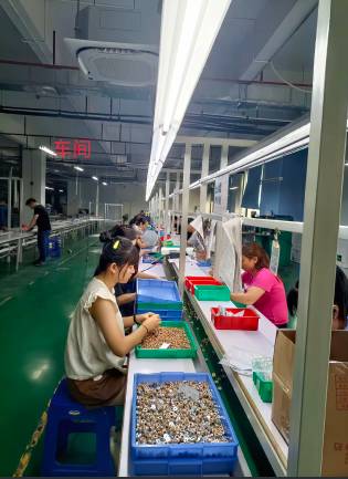 上班没前途，但是目前我连温饱都成问题，我肯定要先上班，先活命啊，对不对？老哥们？53 / 作者:湖南大哥。 / 