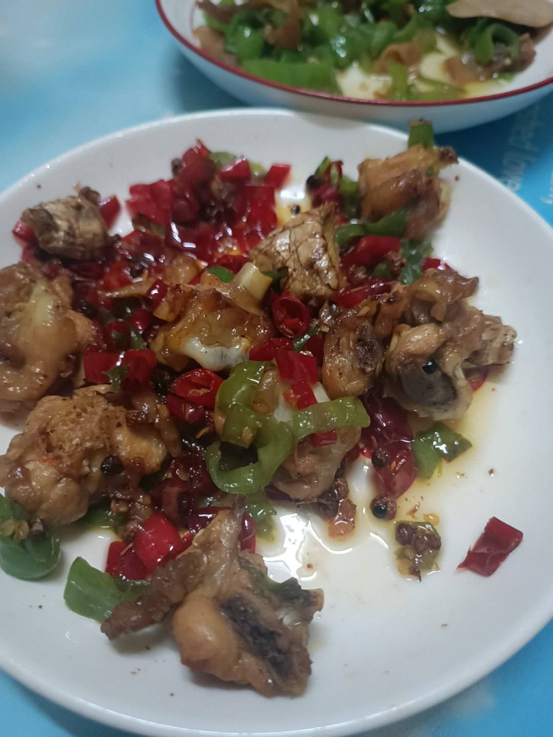 身无分文，抖省省上去看到有个券，含泪下来吃一顿


26 / 作者:东方神鹰 / 