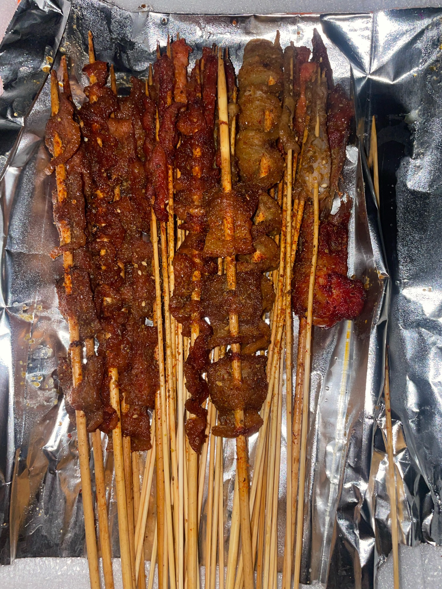 10块钱吃点挂壁小烧烤

70 / 作者:卡农捡破烂的 / 