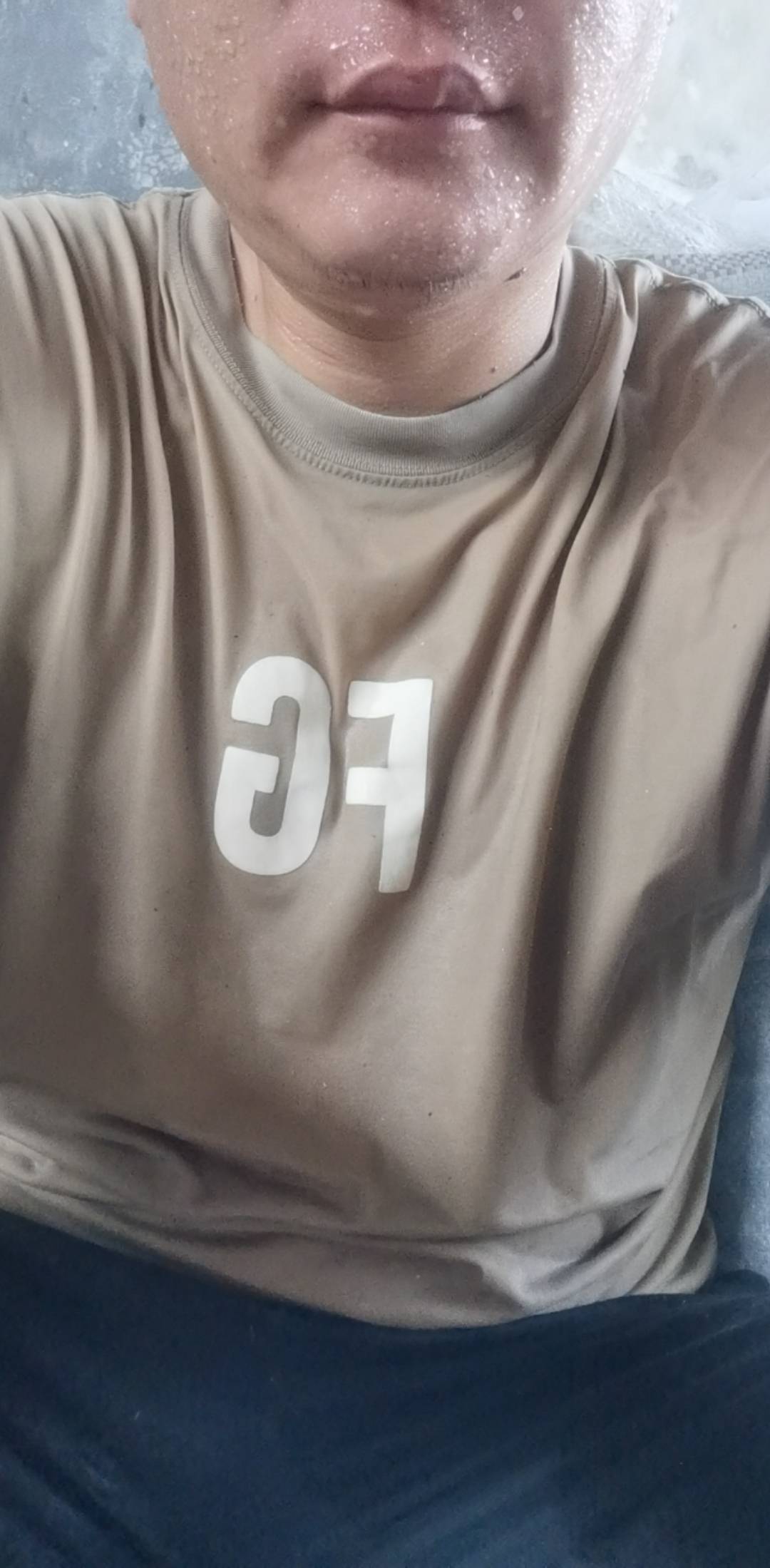 这一堆能赚两千多，我能分一半，奈何吃不消，个把小时才装十几包，还有一半没装，特么95 / 作者:红红红花 / 