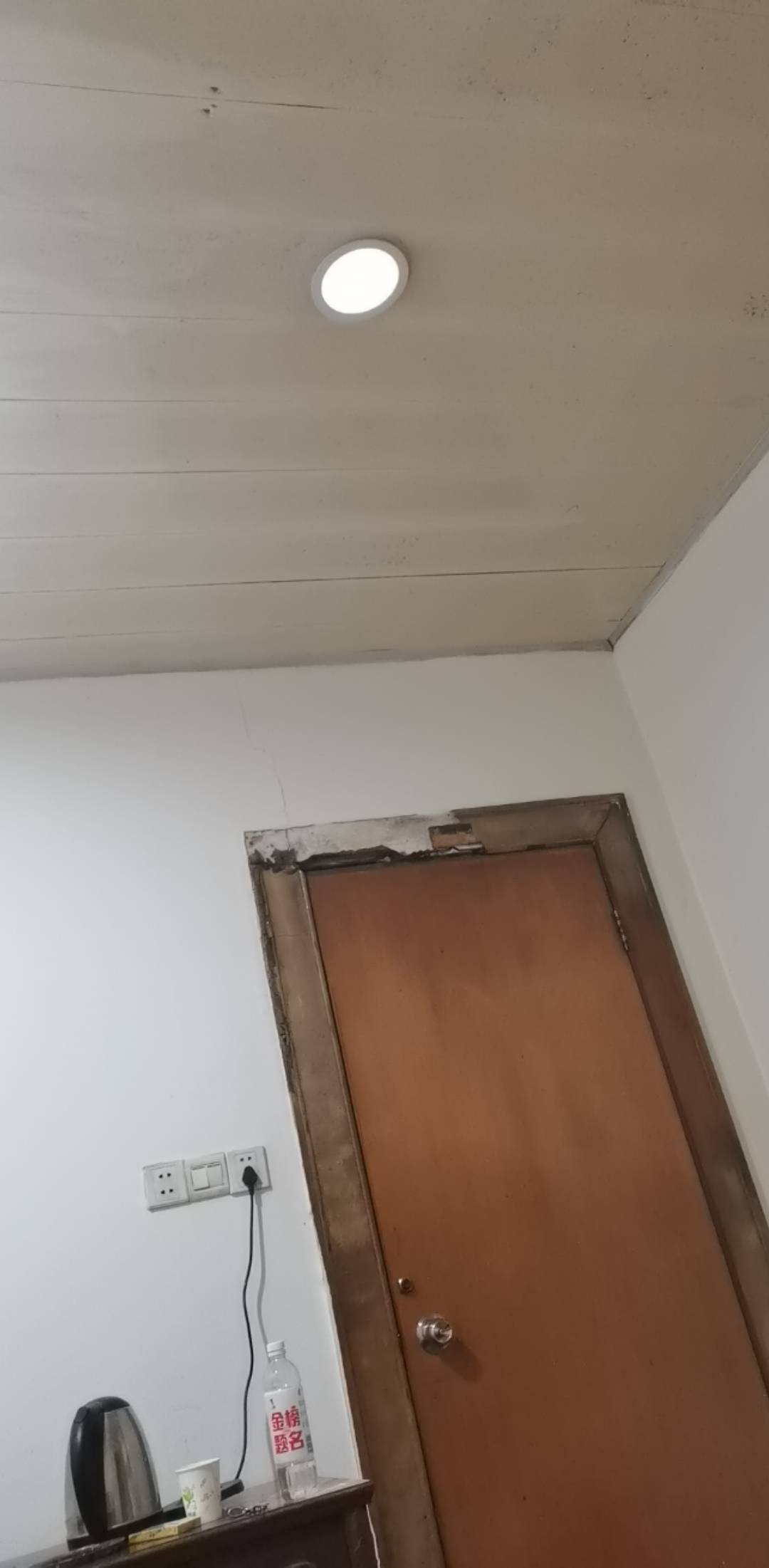 老哥们挂b旅馆60，出来找工作了，能省就省点吧！毕竟没本事赚不到钱！

96 / 作者:一江水 / 