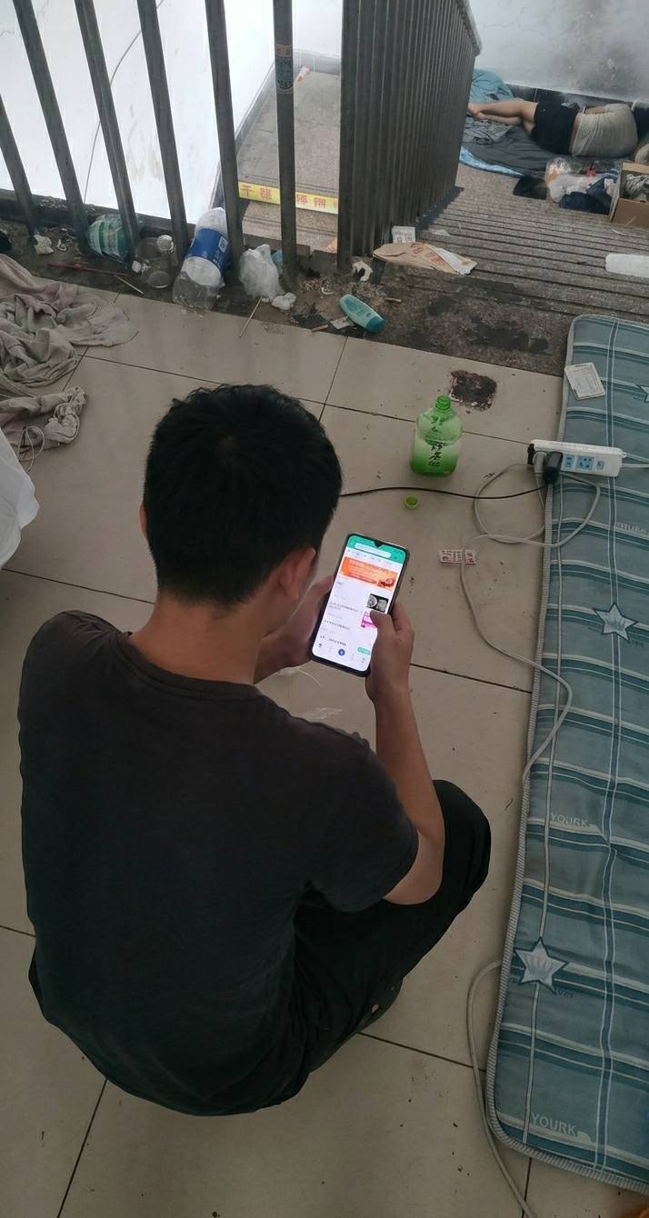 发毛啊，老哥手机都翻烂了



91 / 作者:卡卡西农 / 