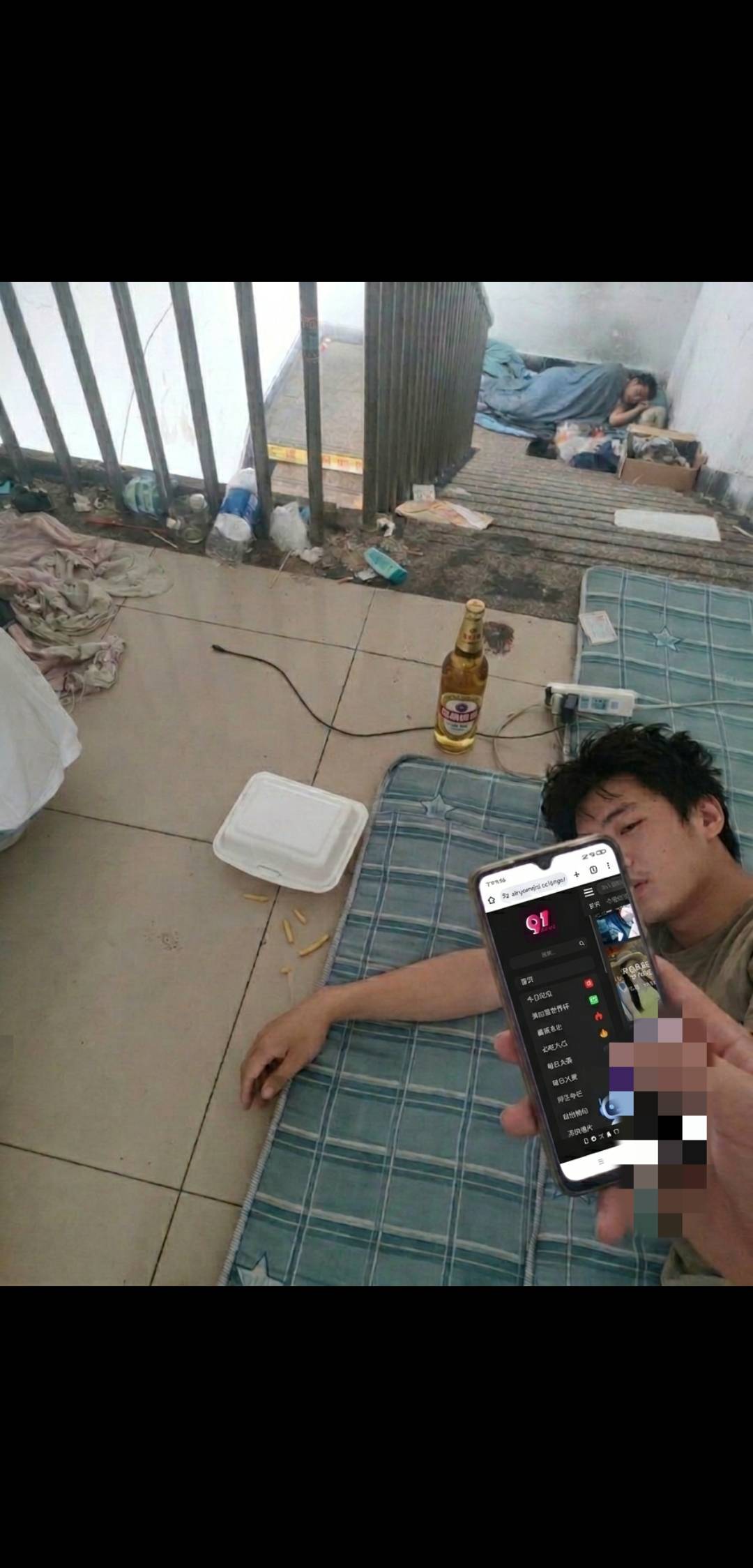 毛来

12 / 作者:卡卡西农 / 