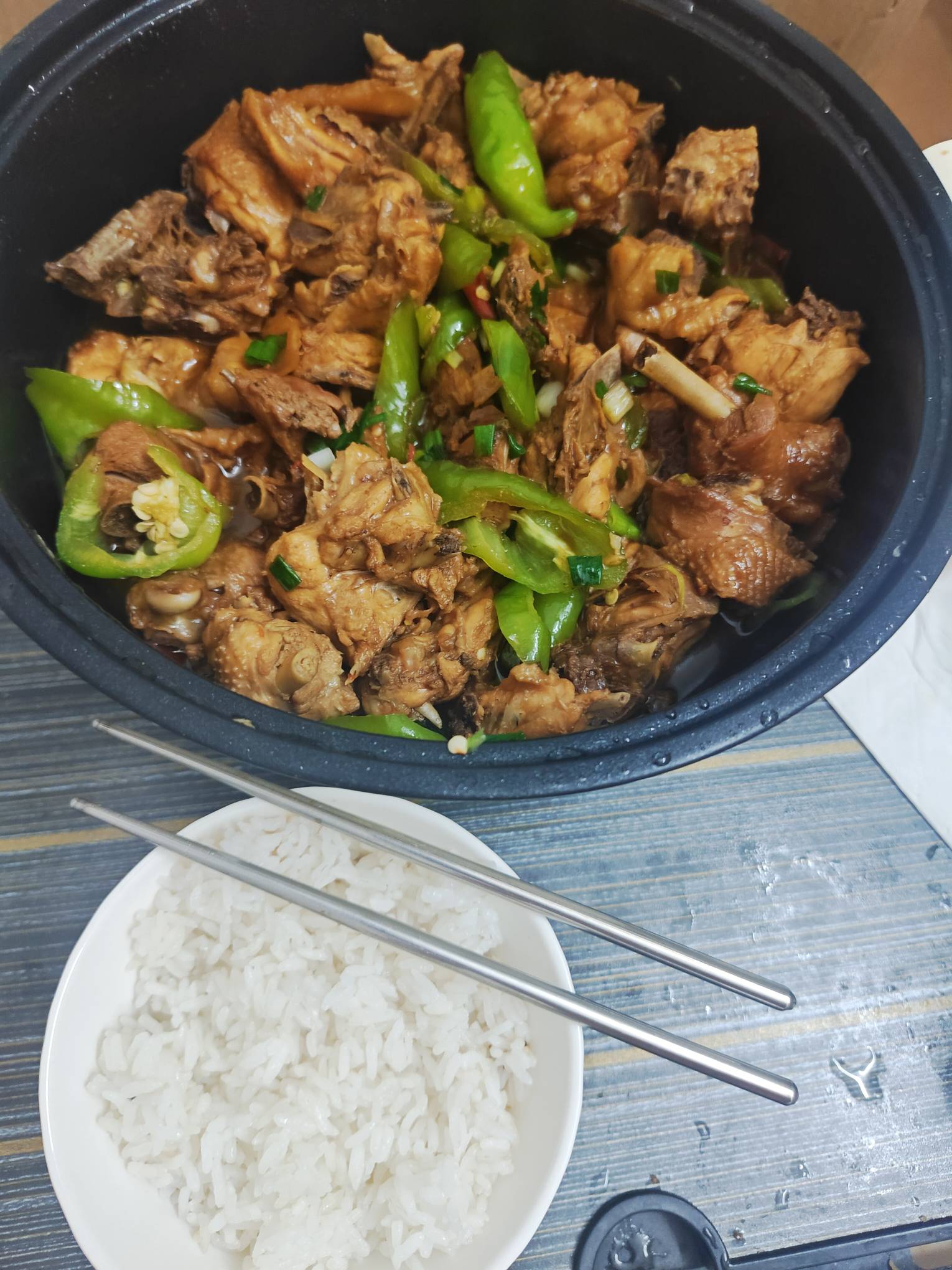 吃饭了老哥们，自己做的啤酒鸡14块两斤老哥们 14块能吃什么

99 / 作者:挂币仔 / 