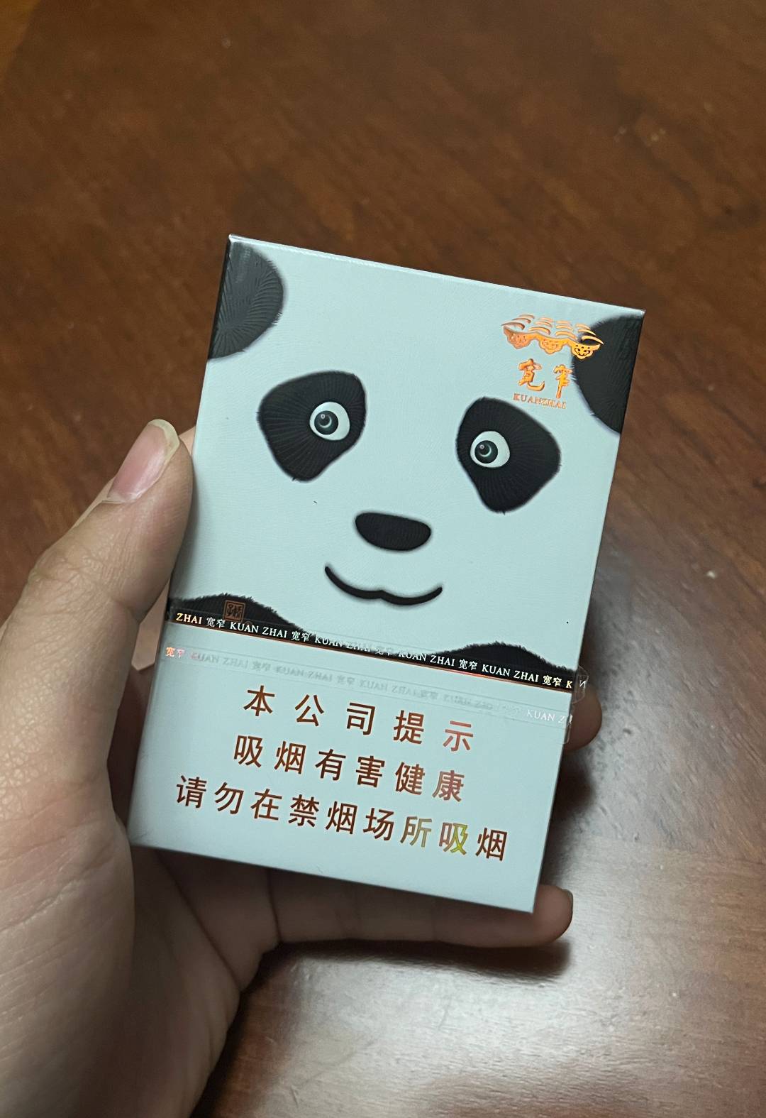 和老哥出去喝酒了，老哥给我买了一包这个烟  帅帅帅  人生就是这样  吃好喝好

51 / 作者:挂壁老哥gg / 